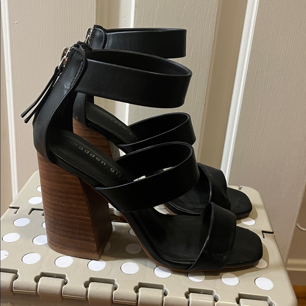 Madden Girl Black Heeled Sandals Size 6.5